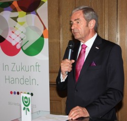 BGI-Präsident Jan Roelofs begrüßt die Gäste des Verbandstags 2015.